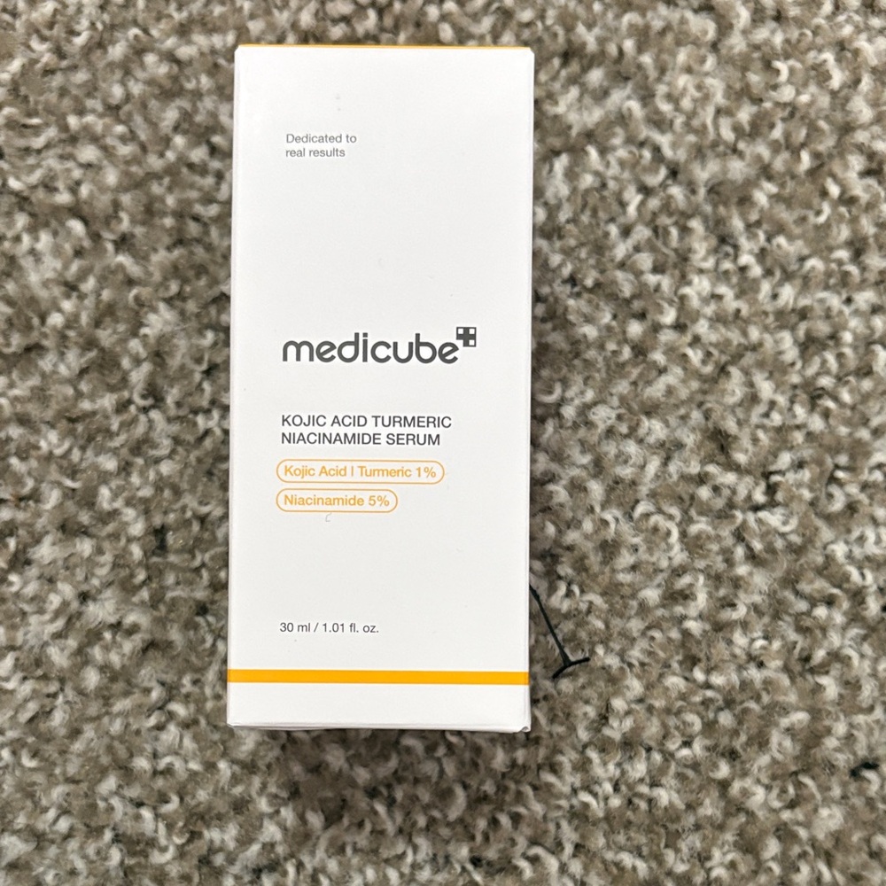 Medicube Kojic Acid Turmeric Niacinamide Serum - White and Yellow